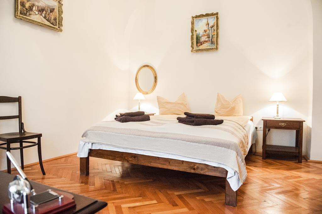 Brukenthal Central Apartments Sibiu Room photo